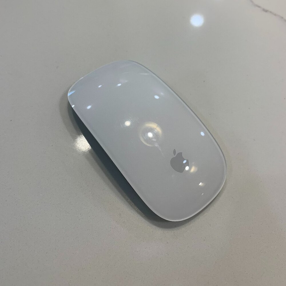 Apple white cordless magic mouse